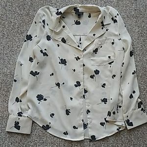 LIKE NEW! Who What Wear Womens Floral blouse